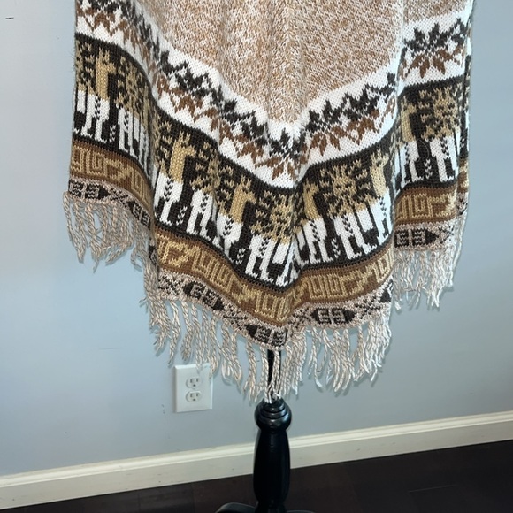 Alpaca short poncho - brown One Size fits most.  Excellent Condition. Super Soft - Picture 4 of 7